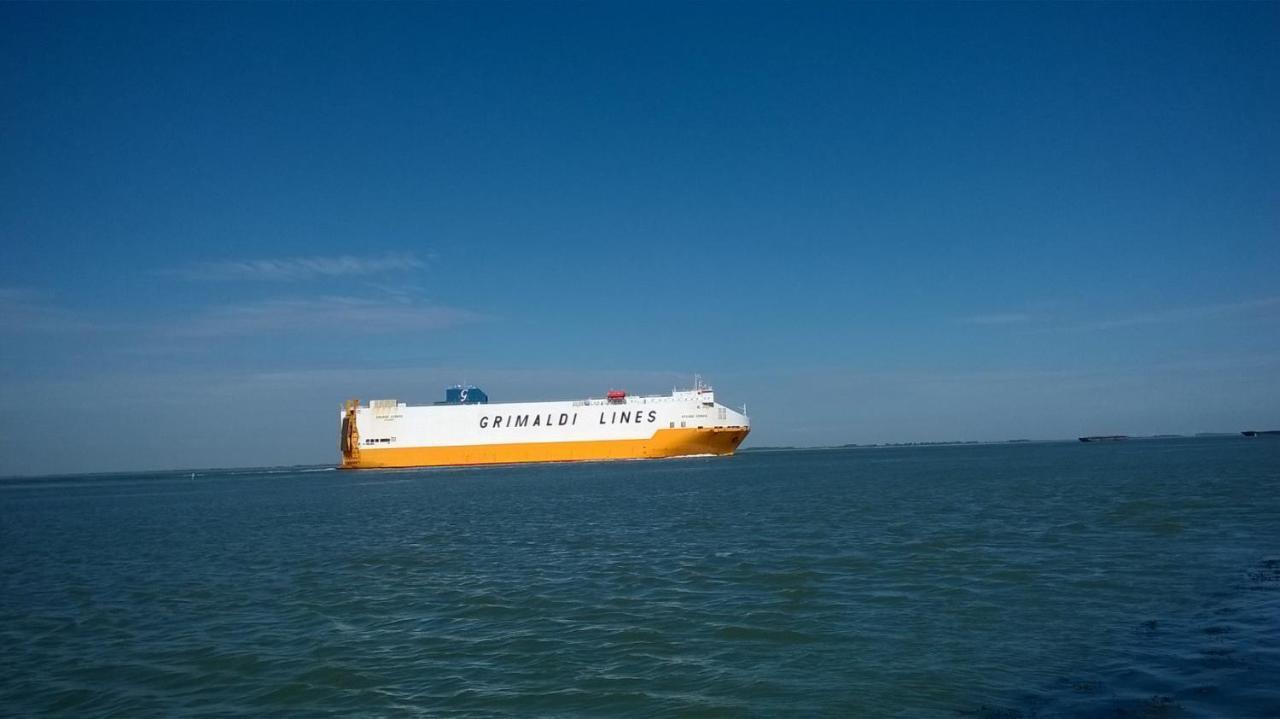 Het Zeeuws Verblijf Acomodação com café da manhã Terneuzen Exterior foto